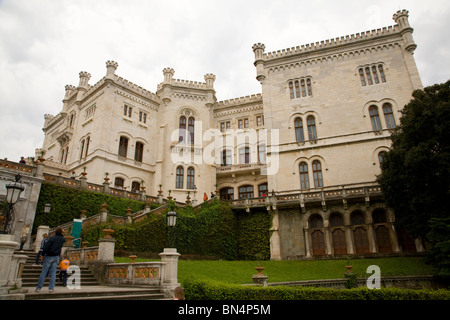 Castello di Miramare (Schloss Miramare) entstand im Jahr 1855-60 für Erzherzog Maximilian von Österreich, später kurz Kaiser von Mexiko. Stockfoto