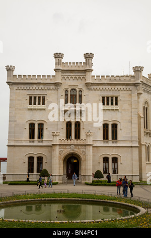 Castello di Miramare (Schloss Miramare) entstand im Jahr 1855-60 für Erzherzog Maximilian von Österreich, später kurz Kaiser von Mexiko. Stockfoto