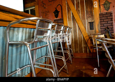 Aluminium Hocker Barhocker in T Boy Cajun Grill Diner Restaurant in LA Creole Stockfoto