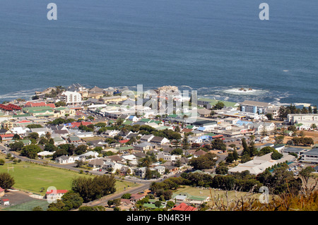 Luftaufnahme von Hermanus mit Blick auf Walker Bay und den Atlantik western Cape Südafrika ZA Stockfoto