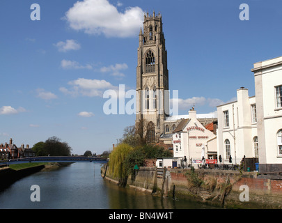 "St Botolph Kirche" / "Boston Stump' auf 'Fluss Witham", Boston, Großbritannien Stockfoto