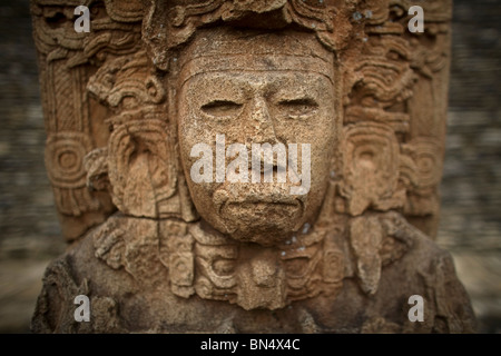 Eine Stele, der König Zots Choj Muan an der alten Maya-Stadt von Tonina, Ocosingo, Chiapas, Mexiko, 19. Februar 2010 darstellt. Stockfoto