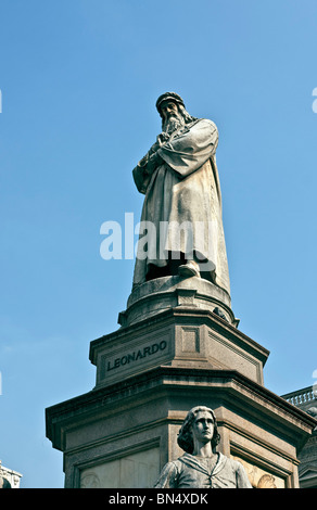 Leonardo Da Vinci Statue in Piazza della Scala Square, Pietro Magni Sculputo, Mailand, Italien Stockfoto