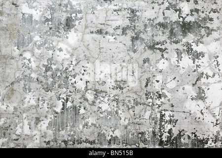 Die graue Betonwand bedeckt mit Flecken und Risse - Hintergrund Stockfoto