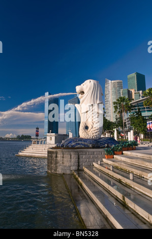 Merlion und Central Business District-Singapur Stockfoto