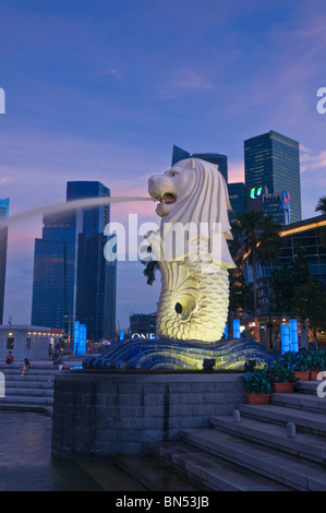 Merlion Statue und Central Business District-Singapur Stockfoto