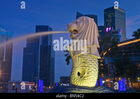 Merlion Statue und Central Business District-Singapur Stockfoto