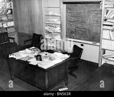 Albert Einsteins Büro in Princeton University, New Jersey, am Tag nach seinem Tod am 18. April 1955 Stockfoto