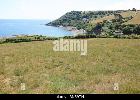 Kirche-Sichtfeld Talland Bucht an der Süd Küste von Cornwall in der Nähe von Looe. Chris Evans Radio Show ist hier im August Stockfoto