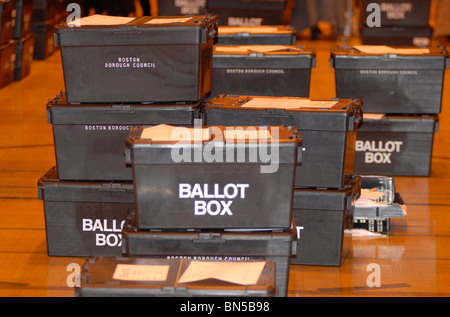 Wahlurnen in Boston, Lincs, 05.04.2007. Bild von John Robertson. Stockfoto