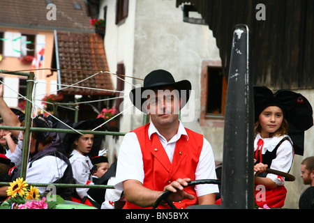 traditionelles fest in einem kleinen elsässischen Dorf in Frankreich Stockfoto