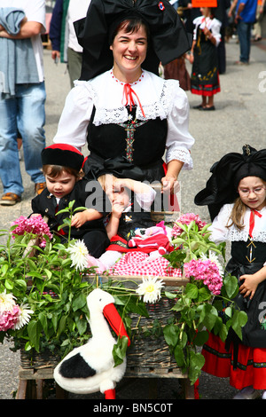 traditionelles fest in einem kleinen elsässischen Dorf in Frankreich Stockfoto