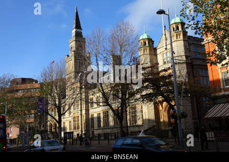 Blick auf Rathaus, Ealing Broadway, London W5. Stockfoto