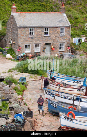 Penberth, ein kleines Cornish Fischerdorf in der Nähe von Porthcurno, Cornwall, UK. Stockfoto