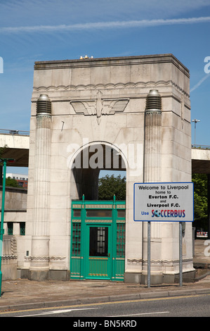 Sicherheit stand für Mersey-Tunnel mit Soccerbus anmelden, Liverpool UK Stockfoto