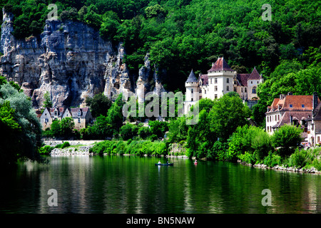 Schloss von La Roque-Gageac an der Dordogne Fluss, Frankreich. Stockfoto