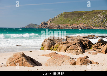 Sennen Strand mit Blick in Richtung Cape Cornwall, UK. Stockfoto