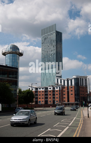 Das Hilton Hotel (Beetham Tower) von Medlock Street, Manchester, England gesehen. Stockfoto