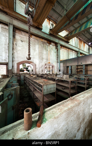 Workshops von einer alten Fabrik, die jetzt geschlossen und aufgegeben Stockfoto