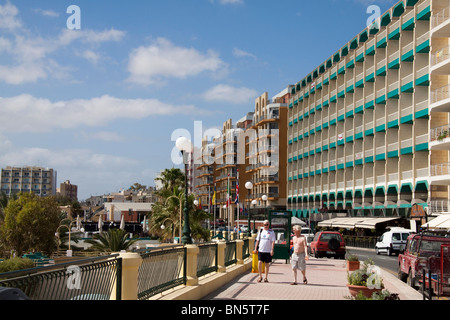 Hotels in das Dorf von Qawra, Malta Stockfoto