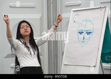 Manga comic-Zeichner Illustrator Sonia Leong geben Zeichnung Werkstatt für Schüler bei Hay Festival 2010 Powys Wales UK Stockfoto