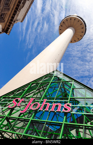 St Johns Leuchtfeuer, Heimat von Radio City (Liverpool) St. Johns Market und das Holiday Inn in Liverpool Stadtzentrum überragt. Stockfoto