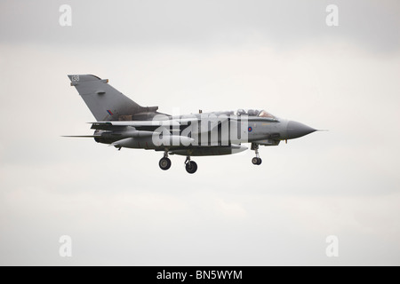 Panavia Tornado GR4 kommt an RAF Waddington International Airshow - Ankünfte 2. Juli 2010 Stockfoto