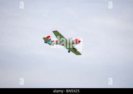 YAK 52, G-YOT Ansatz zur RAF Waddington International Airshow - Ankünfte 2. Juli 2010 Stockfoto