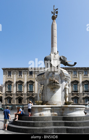 Statue eines Lava Elefanten (Wahrzeichen der Stadt), Piazza del Duomo, Catania, South East Coast, Sizilien, Italien Stockfoto