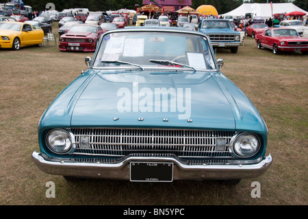 Die Vorderseite des 1961 Ford Falcon Auto bei einem amerikanischen Auto-Show am 4. Juli "Independence Day" in Tatton Park, Cheshire. Stockfoto