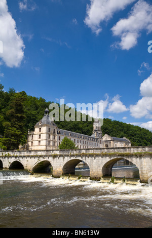 Die idyllische Brantome Abbey, Dordogne, Frankreich Stockfoto