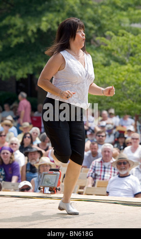 Teilnehmer an einer Verstopfung Wettbewerb während der Smithville Jamboree Countrymusik und Bluegrass jährlich in Tennessee. Stockfoto