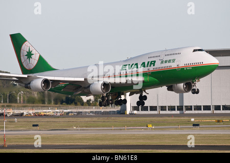 EVA Air Boeing 747 (747-400) Jet Airliner landet auf dem Flughafen Vancouver International Airport. Stockfoto
