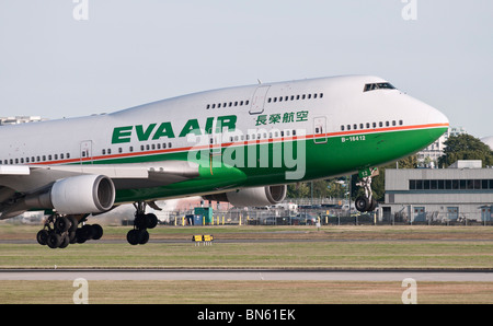 EVA Air Boeing 747 (747-400) Jet Airliner landet auf dem Flughafen Vancouver International Airport. Stockfoto