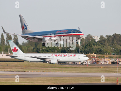 American Airlines Boeing 737 Jet Airliner Landung in Vancouver International Airport (YVR). Stockfoto