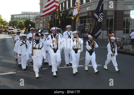 Die US Navy League Cadet Corp marschieren in die Independance Day Parade in Annapolis, Maryland USA: Stockfoto