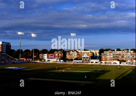 T20 20 zwanzig beleuchtete Cricket-Match in Hove County Ground in Sussex UK Stockfoto