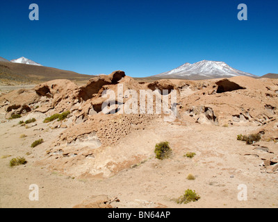 Vulkanische Felsformationen in der südlichen Altiplano-Wüste in der Nähe von der Salar de Uyuni in Bolivien Stockfoto