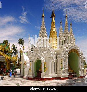 Im berühmten Shwedagon-Pagode Courtyard, Yangon, Myanmar Stockfoto