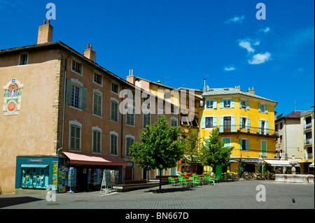 EMBRUN, HAUTES-ALPES, FRANKREICH Stockfoto