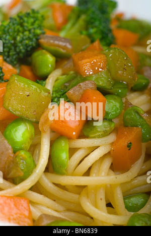 italienische Spaghetti Nudeln mit frischen hausgemachten Gemüsesauce Stockfoto