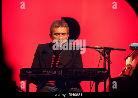 Gorillaz spielen die Pyramide-Bühne beim Glastonbury Festival 2010 Stockfoto