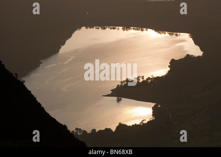 Buttermere am Abend von Fleetwith Pike, Lake District, Großbritannien. Stockfoto