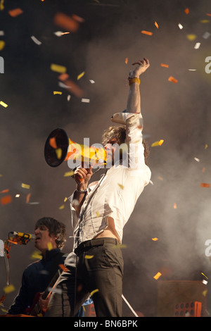 Die Flaming Lips spielen die andere Bühne beim Glastonbury Festival 2010 Stockfoto