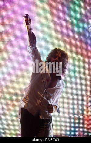 Die Flaming Lips spielen die andere Bühne beim Glastonbury Festival 2010 Stockfoto