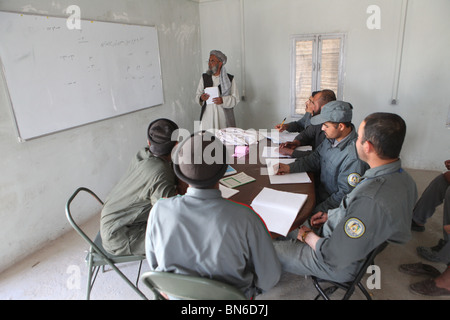 Afghanische Nationalpolizei von ISAF geschult / Eupol in der Trainungszentrum in Tarin Kowt, Uruzgan. Stockfoto