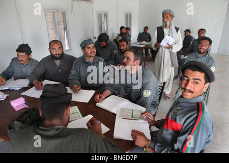 Afghanische Nationalpolizei von ISAF geschult / Eupol in der Trainungszentrum in Tarin Kowt, Uruzgan. Stockfoto