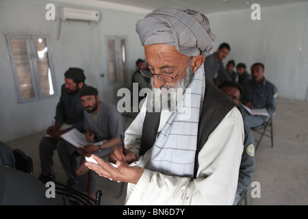 Afghanische Nationalpolizei von ISAF geschult / Eupol in der Trainungszentrum in Tarin Kowt, Uruzgan. Stockfoto