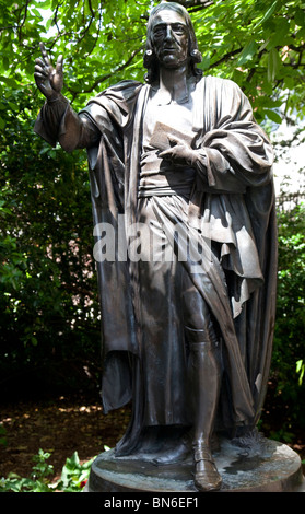 Statue von John Wesley in St Paul Kirchhof, London Stockfoto