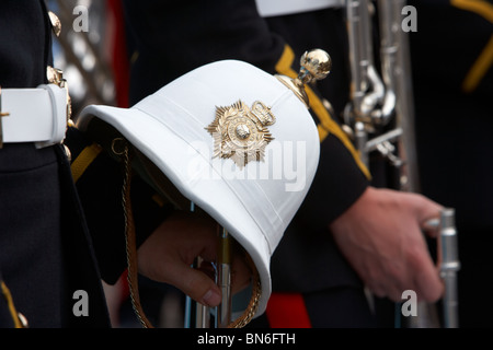 berühmten weißen Helm des Bandes des HM Royal Marines Schottland im Armed Forces Day 2010 in Bangor County Down Northern Ireland Stockfoto